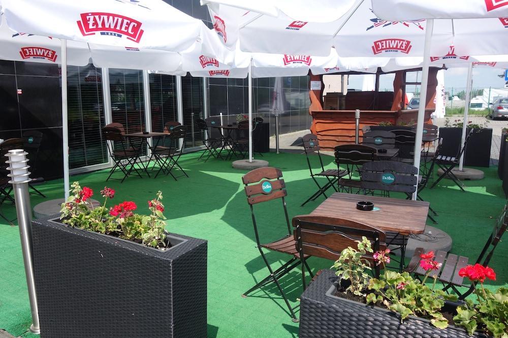 Desilva Inn Katowice Airport Pyrzowice Bagian luar foto